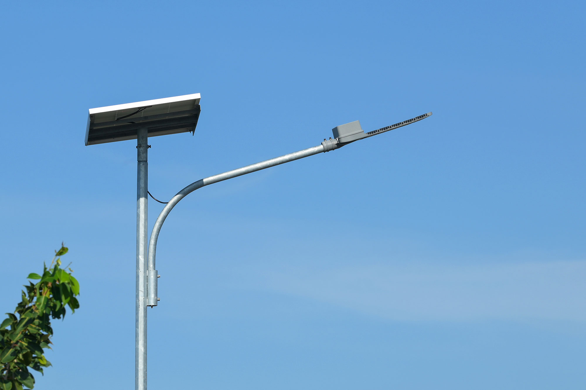 Solar road lighting stand alone single
